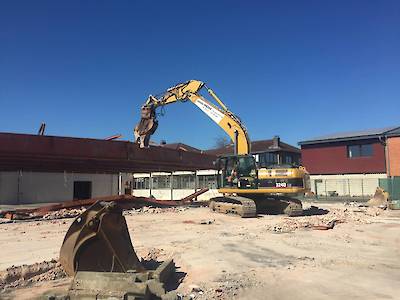 Bagger bei Abbrucharbeiten in Göttingen